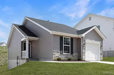 1067 Black Bear Dr, House Springs, MO 63051