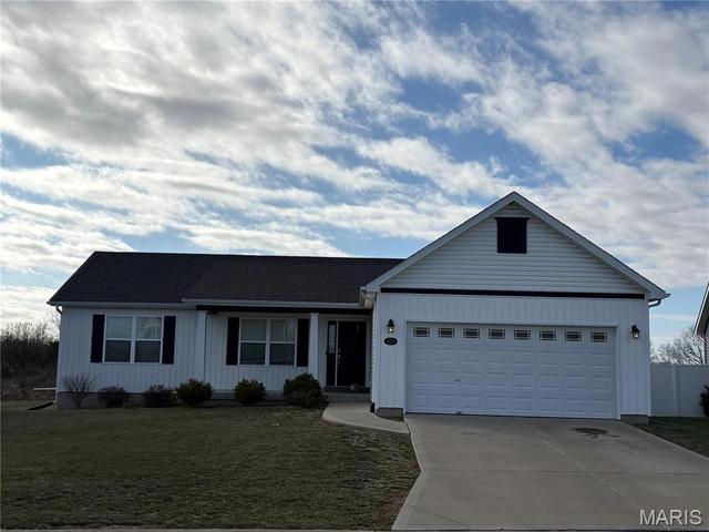 829 Warrior Ridge Dr, Warrenton, MO 63383