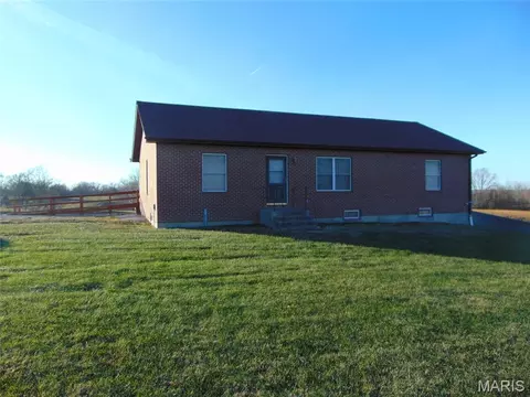 44 Budd Rd, Alto Pass, IL 62905