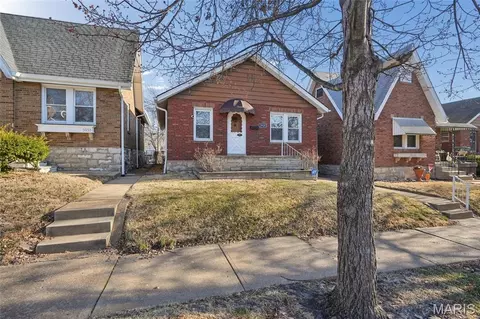 3929 Burgen Ave, Saint Louis, MO 63116