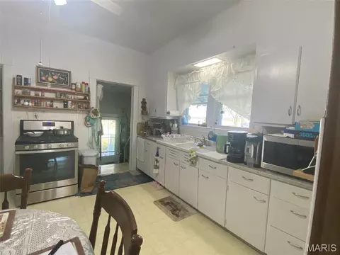 Kitchen - 638 E Ford Ave, Witt, IL 62094 photo 3 of 4