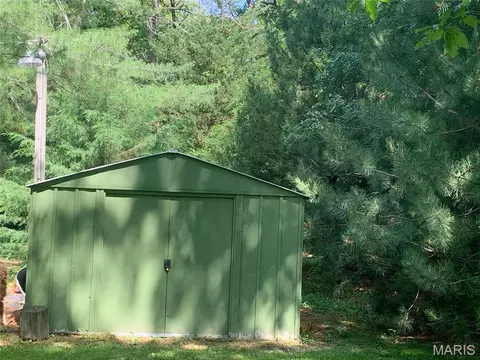 Exterior - 638 E Ford Ave, Witt, IL 62094 photo 10 of 16