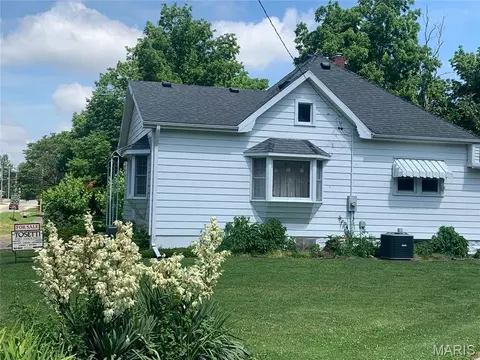 Exterior - 638 E Ford Ave, Witt, IL 62094 photo 4 of 16