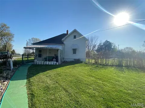 Exterior - 638 E Ford Ave, Witt, IL 62094 photo 2 of 16