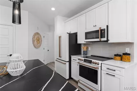 Kitchen - 2 Berwick At Deer Mdws, Sullivan, MO 63084 photo 5 of 5