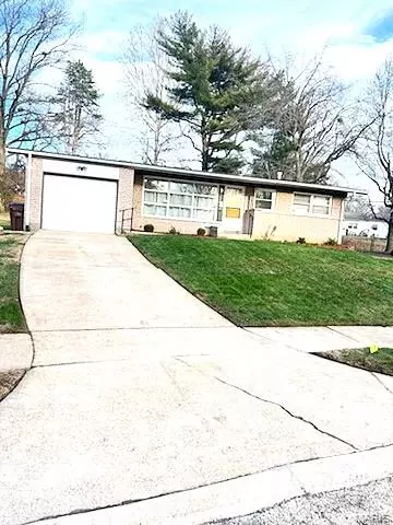 9746 Newton Dr, Saint Louis, MO 63136