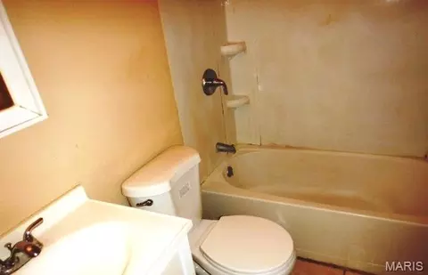 Bath - 13 Barto Dr, Calverton Park, MO 63135 photo 1 of 2