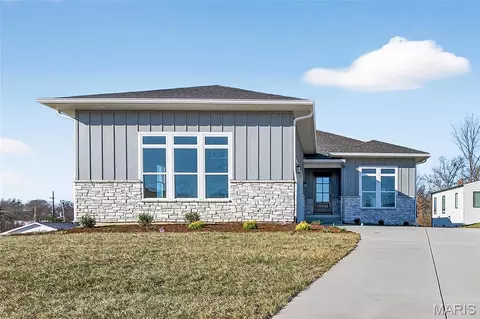 11924 Santino Ct, Creve Coeur, MO 63141