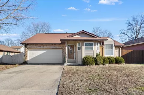 712 Oak Hollow Ct, O'fallon, IL 62269