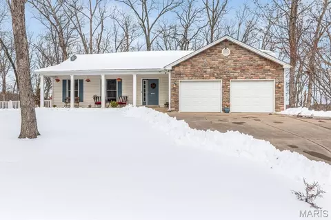 1902 Glenn Ct, Lake Sherwood, MO 63357