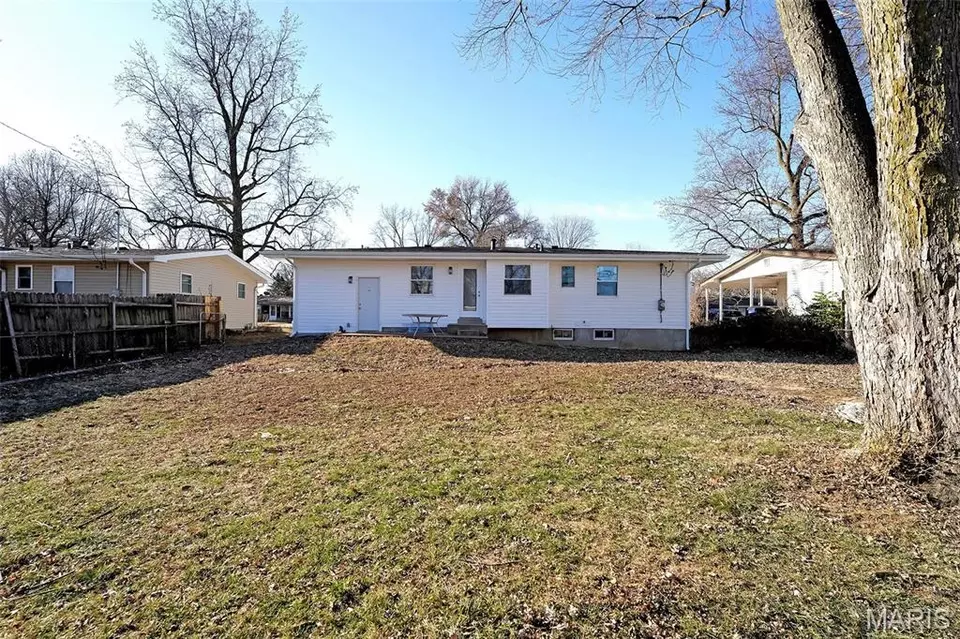 330 Brookes Dr Hazelwood Mo 63042