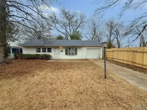 21 Agnes Dr, Cahokia, IL 62206