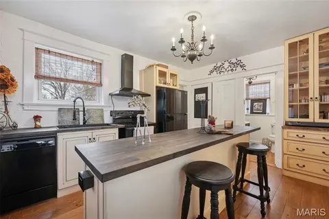 Kitchen - 4918 Gresham Ave, Saint Louis, MO 63109 photo 2 of 2