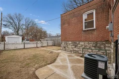 Exterior - 4918 Gresham Ave, Saint Louis, MO 63109 photo 4 of 6