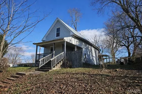 804 4th St E, Scott City, MO 63780