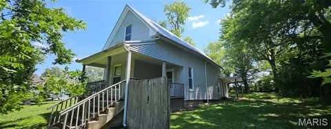 804 4th St E, Scott City, MO 63780