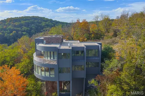 800 Holland Rd, Ballwin, MO 63021