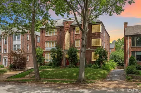 7539 Oxford Dr #2W, Clayton, MO 63105