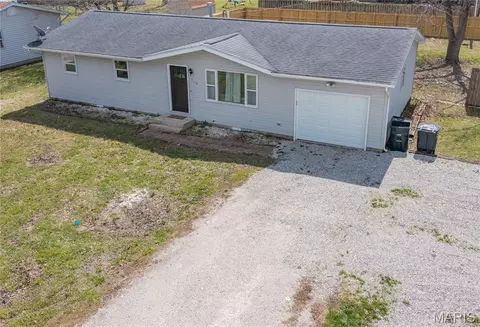 710 Field St, Altamont, IL 62411