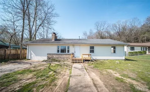 203 Bell Ave, Waynesville, MO 65583