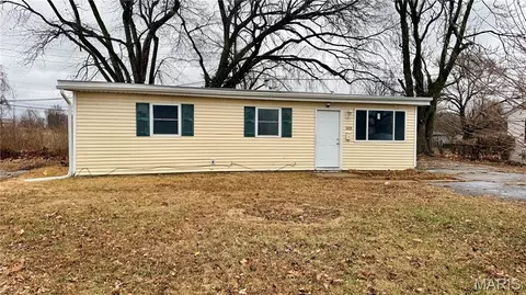 305 E 5th St E, Cahokia, IL 62206