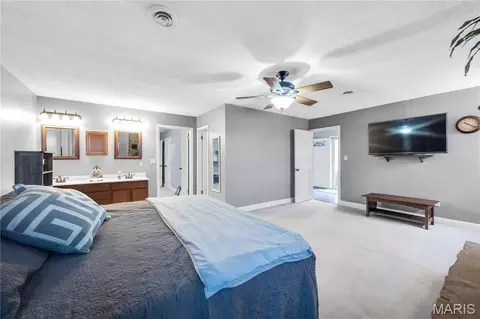 Bedroom - 128 E 11th St, Hermann, MO 65041 photo 4 of 4