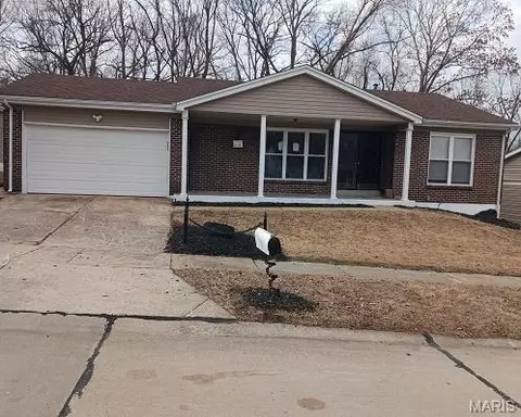 6742 Foxbend Ct, Florissant, MO 63033