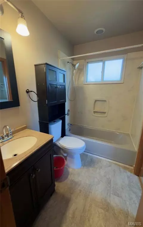 Bath - 2061 Ridgeway Dr, Arnold, MO 63010 photo 1 of 1