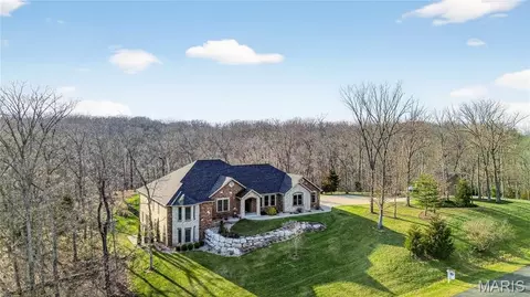 1275 Kohlers Ln, Defiance, MO 63341