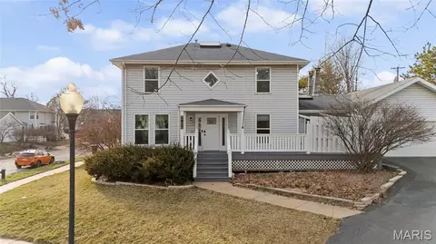 5725 Westminster Pl, Saint Louis, MO 63112