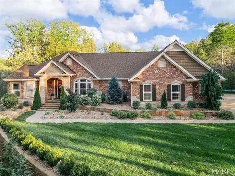 740 Crown Pointe Farms, Defiance, MO 63341