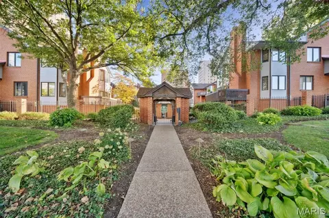 4454 Lindell Blvd #32, Saint Louis, MO 63108