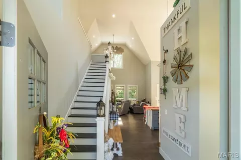 Entry Way - 1335 Thomas Dr, Rolla, MO 65401 photo 1 of 2