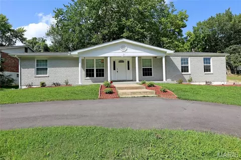 7 Barbre Ct, Saint Louis, MO 63119