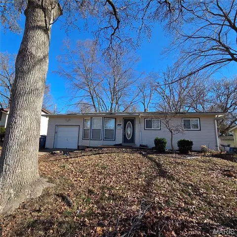 7014 Midwood Ave, Hazelwood, MO 63042