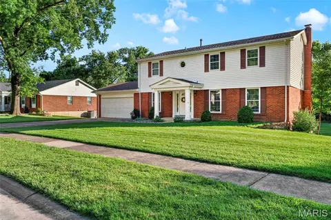 10744 Forest Path Dr, Saint Louis, MO 63128