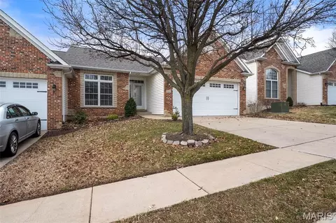 160 Dornoch Dr, Saint Charles, MO 63301