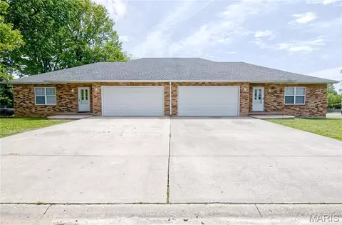 1800 1806 Jaden Dr, Lebanon, MO 65536