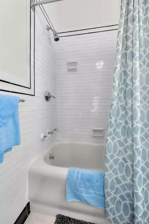 Bath - 718 State St, Chester, IL 62233 photo 10 of 11