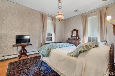 Bedroom - 718 State St, Chester, IL 62233 photo 7 of 9