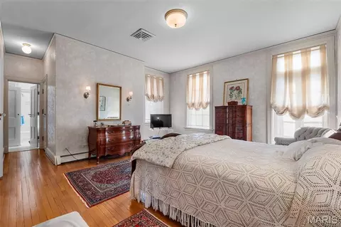 Bedroom - 718 State St, Chester, IL 62233 photo 8 of 9