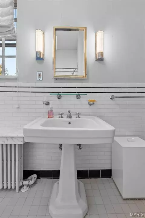 Bath - 718 State St, Chester, IL 62233 photo 7 of 11