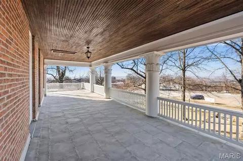 Exterior - 718 State St, Chester, IL 62233 photo 8 of 12