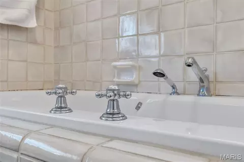 Bath - 718 State St, Chester, IL 62233 photo 3 of 11