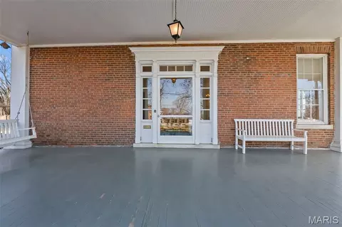 Exterior - 718 State St, Chester, IL 62233 photo 7 of 12