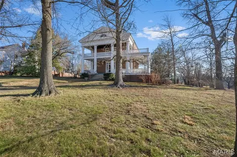 Exterior - 718 State St, Chester, IL 62233 photo 1 of 12