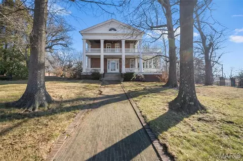 718 State St, Chester, IL 62233