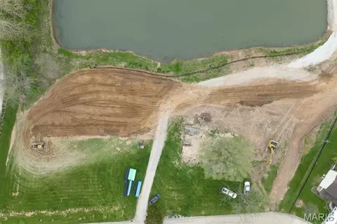 1 Ogle Ests, Columbia, IL 62236