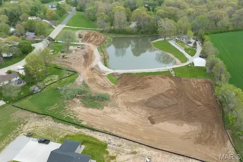 4 Ogle Ests, Columbia, IL 62236