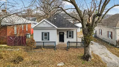 112 N 4th St, Dupo, IL 62239